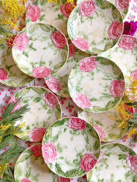 12 assiettes barbotine roses