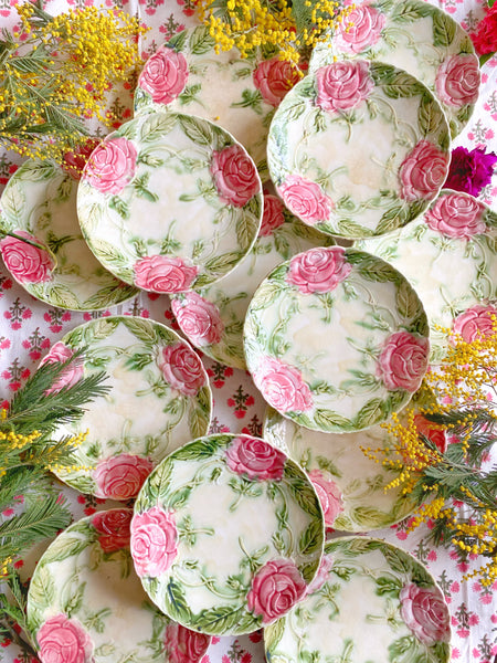 12 assiettes barbotine roses