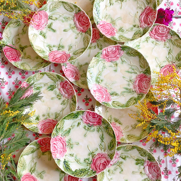 12 assiettes barbotine roses