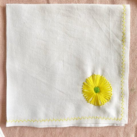 Serviette coton brodé jaune