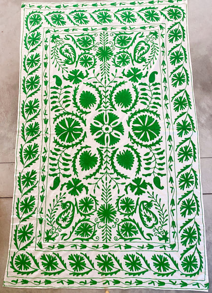 Nappe brodée verte