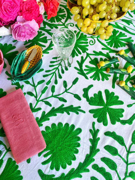 Nappe brodée verte