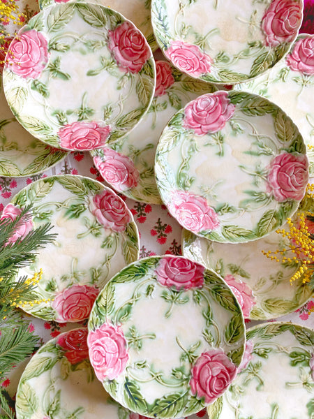 12 assiettes barbotine roses