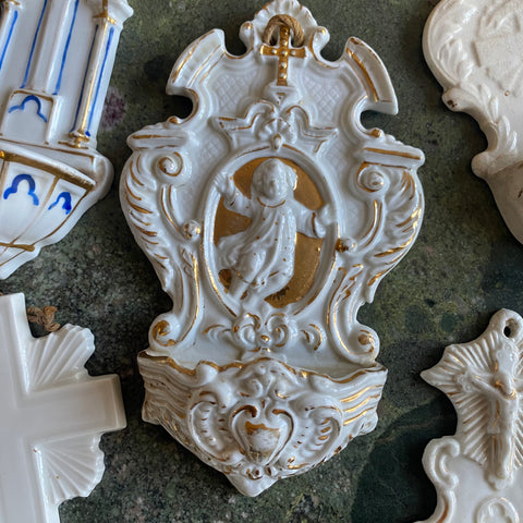 Benitier porcelaine avec dorures